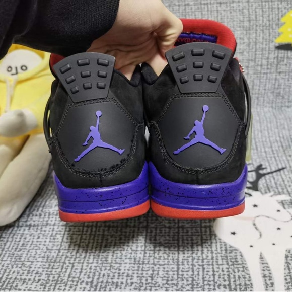 Used jordan 4 raptors Size 10 - Picture 4 of 9